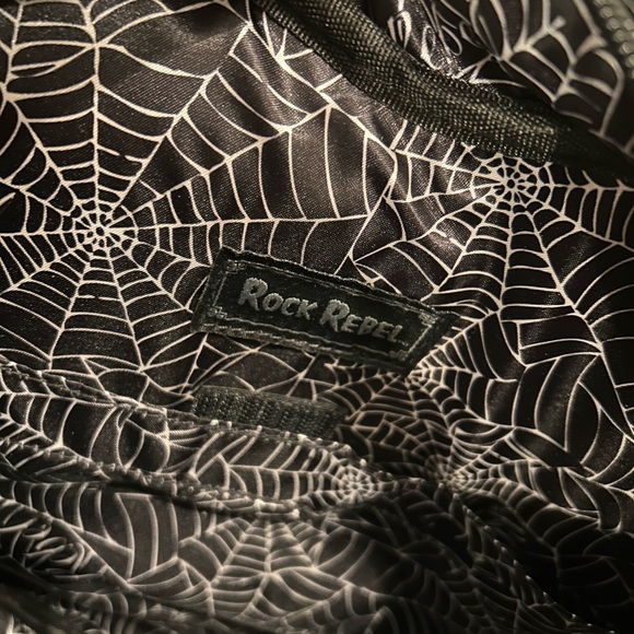 Heart-Shaped Munsters Bag - Picture 3 of 3